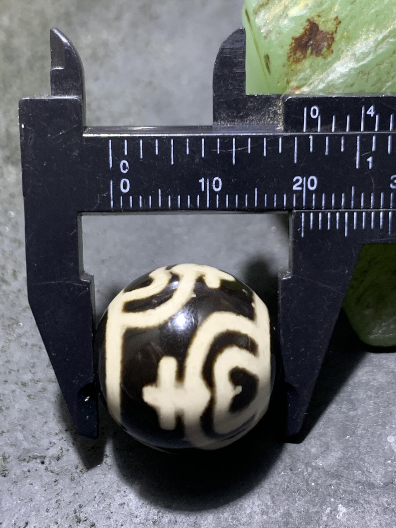 仅此一颗，精品藏传宝瓶天珠一颗