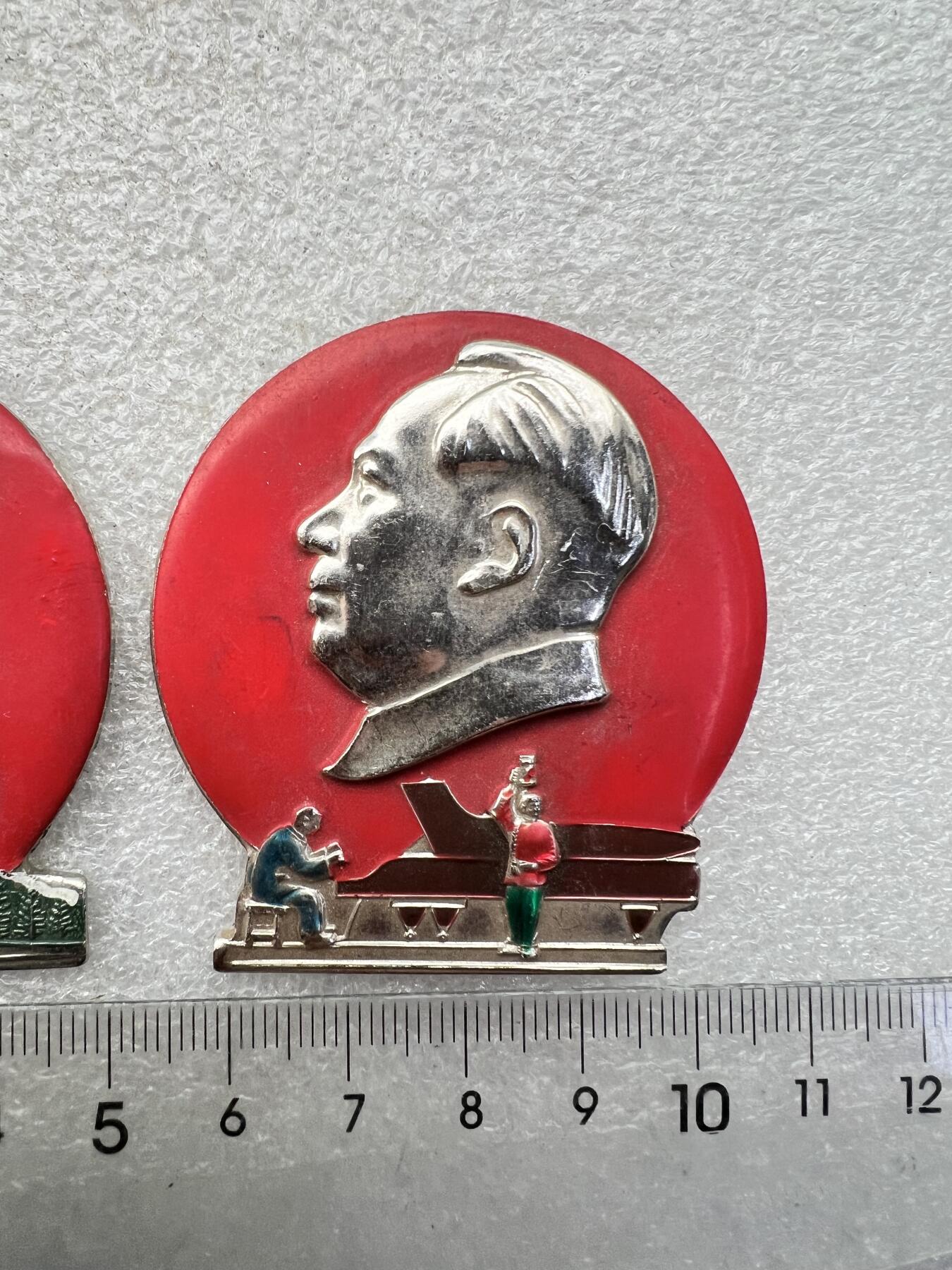 真品毛主席像章、 真品毛主席像章