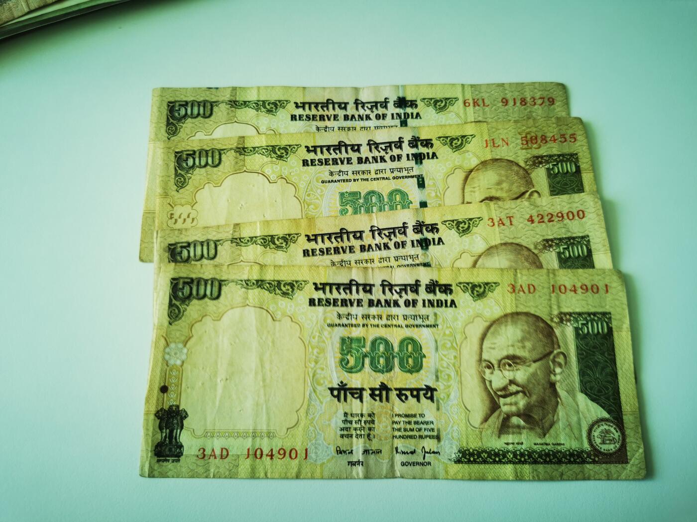 零零发流通品外国纸币拍卖 无佣金 印度500一组。有字迹和针眼