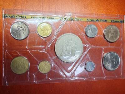 长老汇蛇年精选第九十四场拍卖 - 1975法国造币厂9枚套FDC，盒证全，含1枚50法郎大力神银币，30克900银