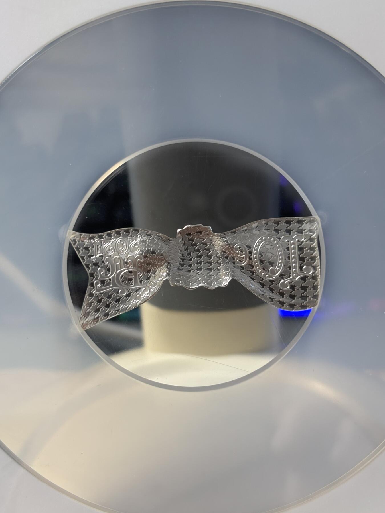 第189期拍卖 法国2021年法兰西瑰宝迪奥蝴蝶结纪念银币NGC-PF70首无盒无证书，999银，22.2克，发行5000枚