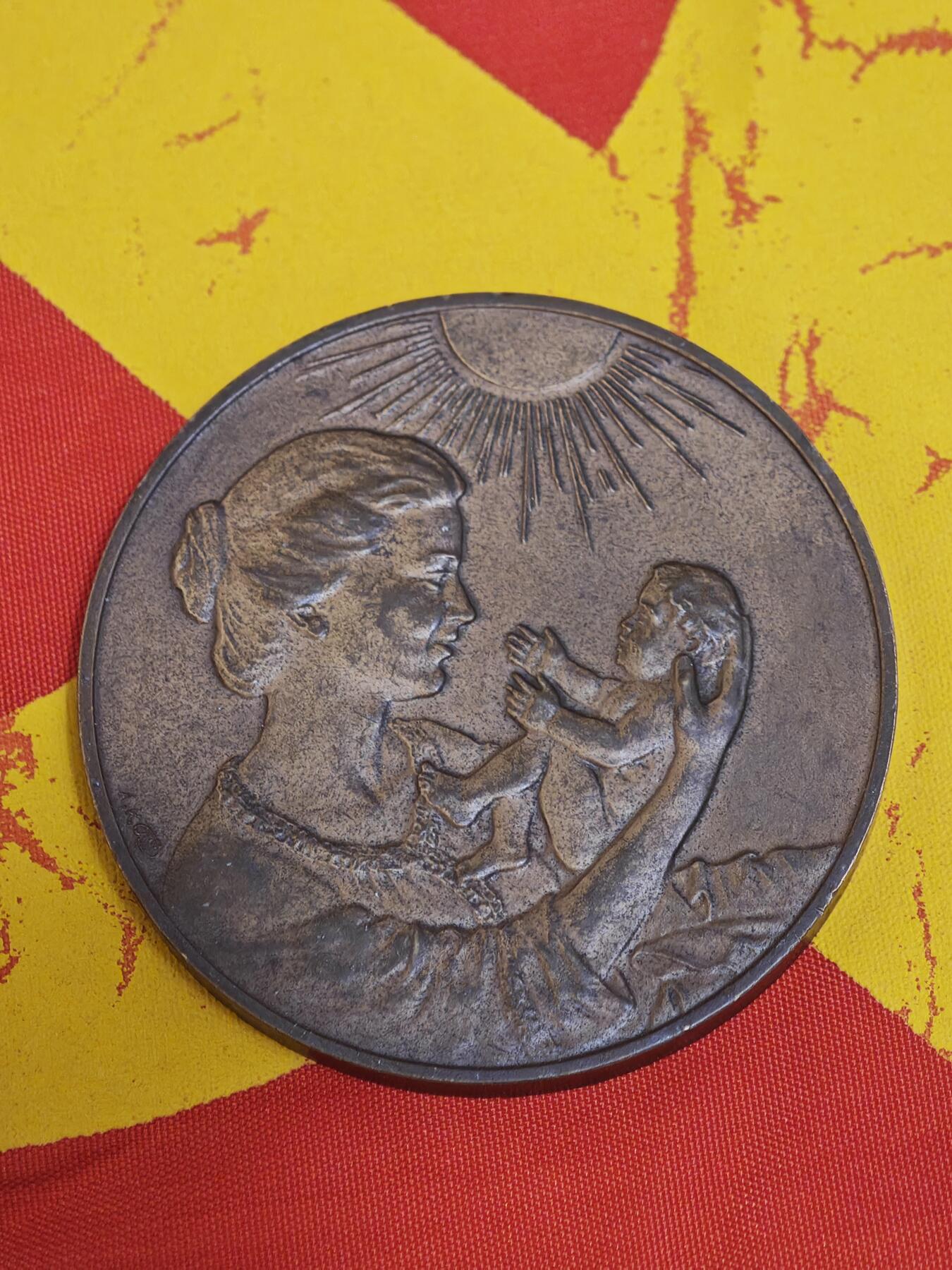 橙子收藏第一期 1991年苏联末期定制的“英雄城市列宁格勒出生纪念铜章”，(出生还是苏联人，满月已是俄罗斯）属于兼具纪念意义与个人属性的章牌。