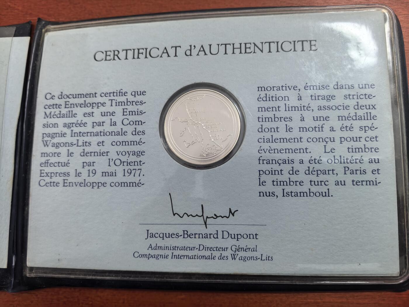 长老汇蛇年精选第九十四场拍卖 1977东方快车（法国至土耳其，因阿加莎·克里斯蒂的小说《东方快车的谋杀案》闻名）最后的班车邮币封首日封，含银章一枚，带册有开裂