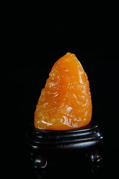 方寸藏珍·寿山田黄印章专场（一） - 寿山田黄石《双螭献宝》摆件