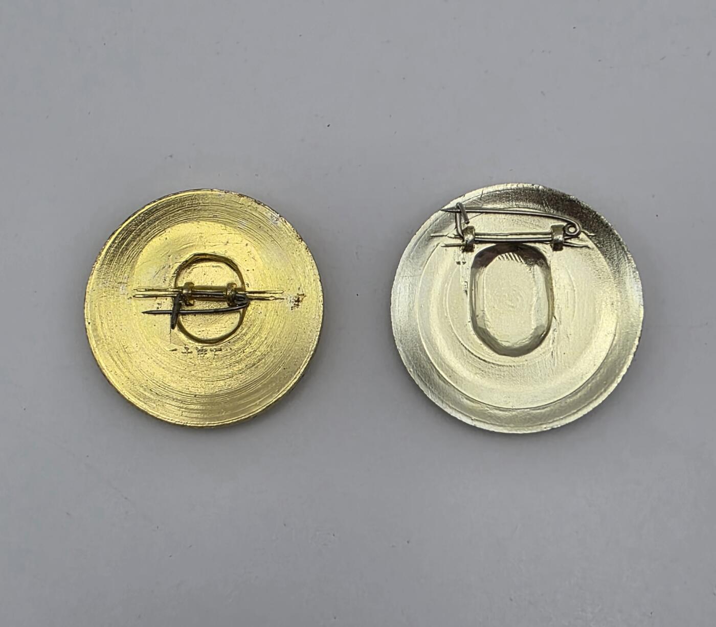 红色记忆-毛泽东主席像章-两枚