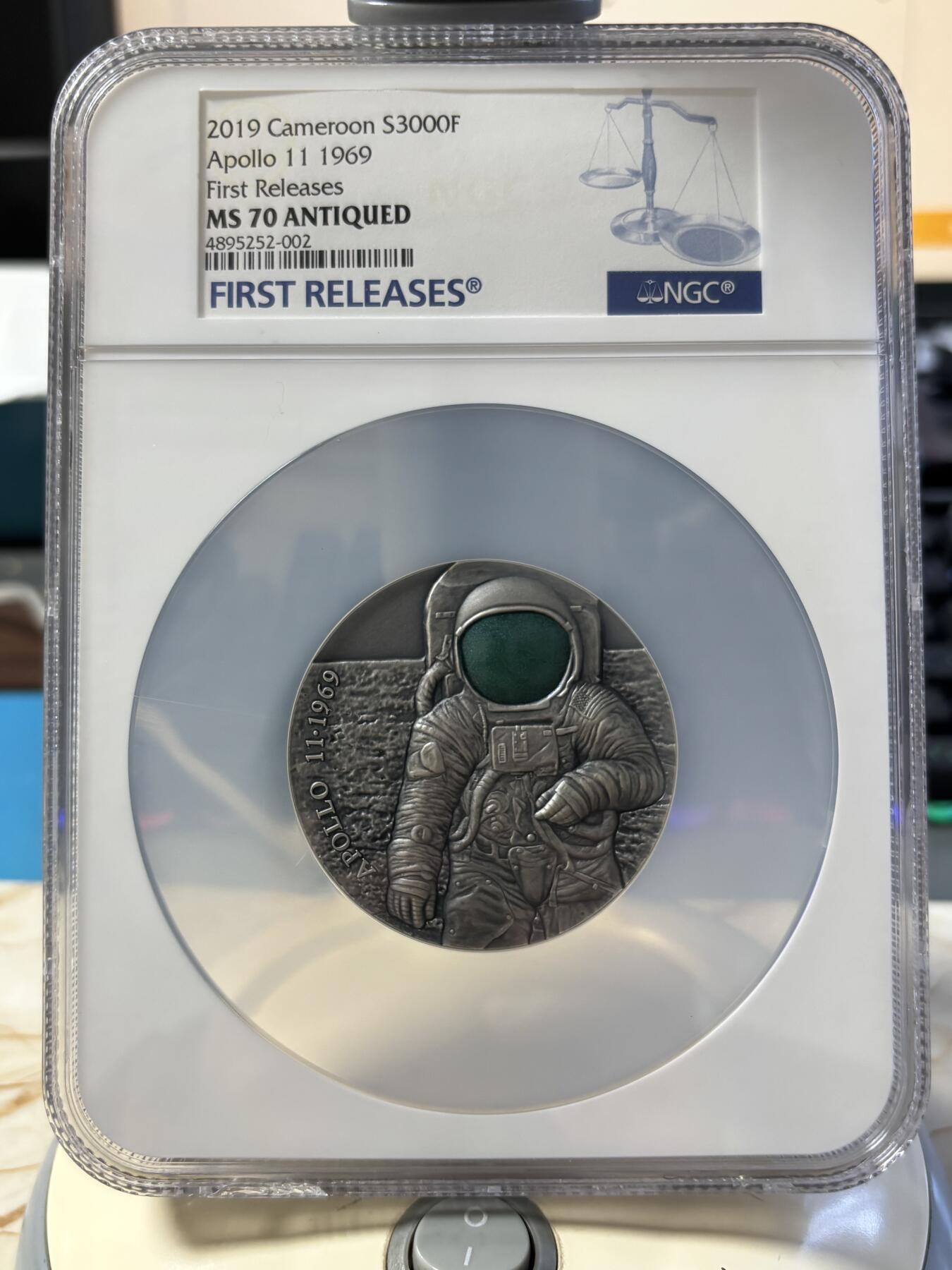 第189期拍卖 喀麦隆2019年阿波罗11号登月50周年3盎司仿古银币NGC-MS70首无盒无证书，999银，发行500枚，评级盒有裂痕