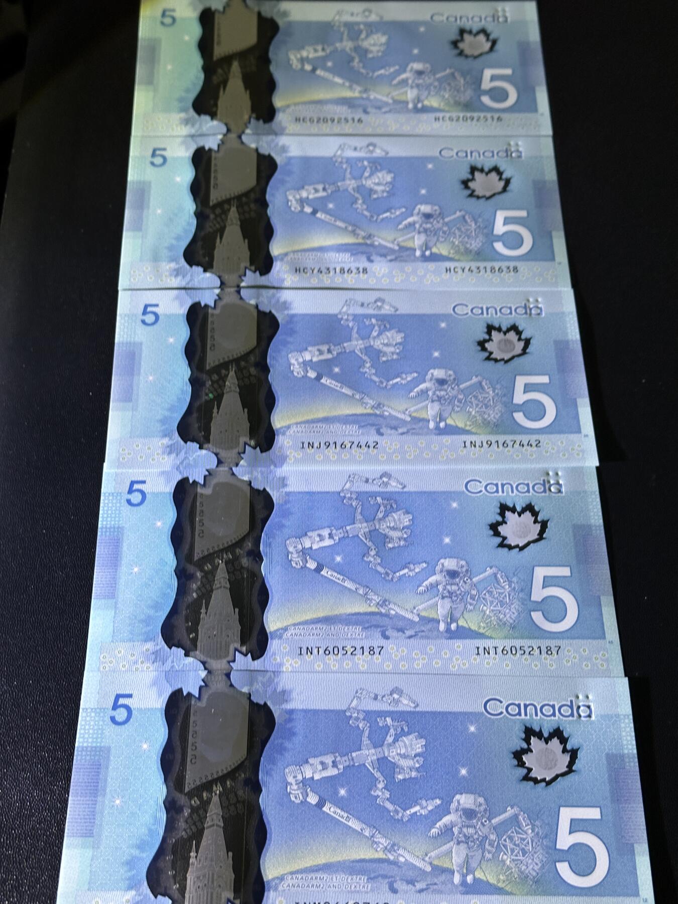 《外钞收藏家》第六百零四期（精品场）（本平台长期征集拍品、欢迎藏友们联系合作） 加拿大5加元 五张一起 五个签名 全新UNC