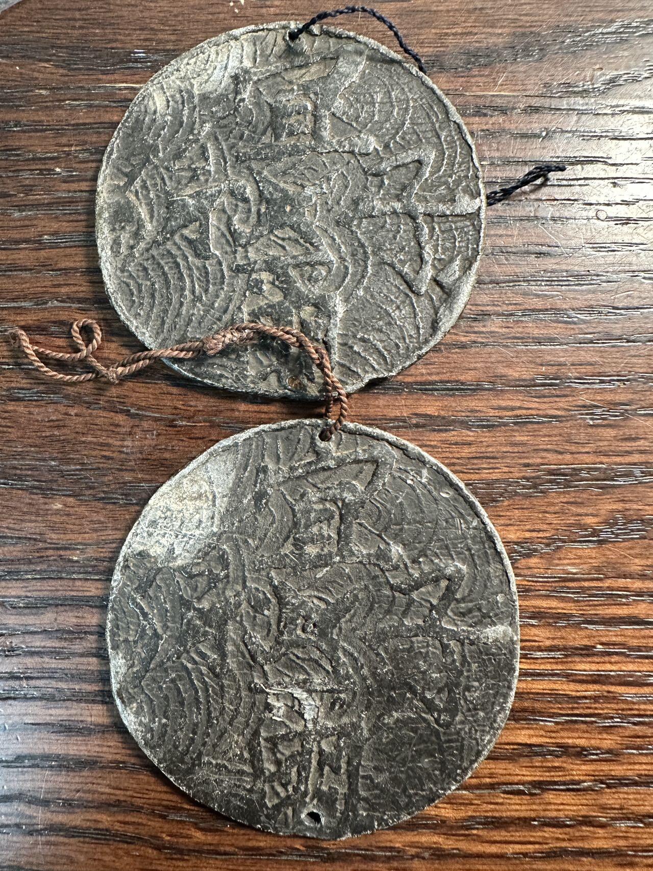 蒂克钱币-第55场 日本章 企业章拍卖 民俗吉语 宜昌子孙挂件 2个 179克 76mm