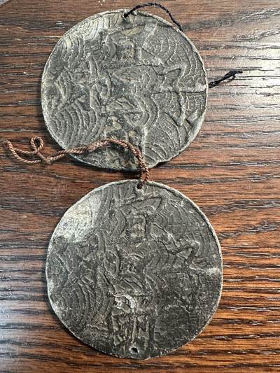 蒂克钱币-第55场 日本章 企业章拍卖 - 民俗吉语 宜昌子孙挂件 2个 179克 76mm