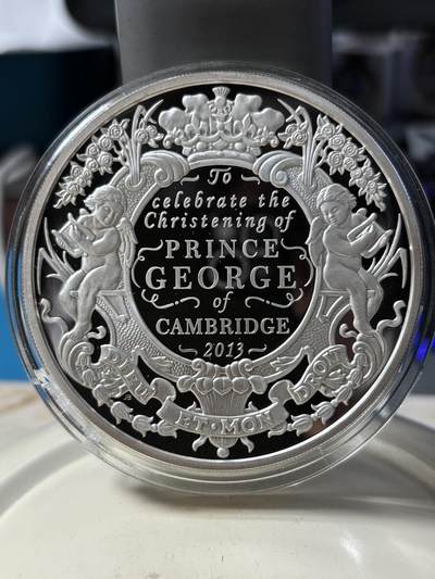 第189期拍卖 - 英国2013年乔治小王子出生5盎司精制纪念银币，999银，发行1160枚，有氧化，塑料盒有碎