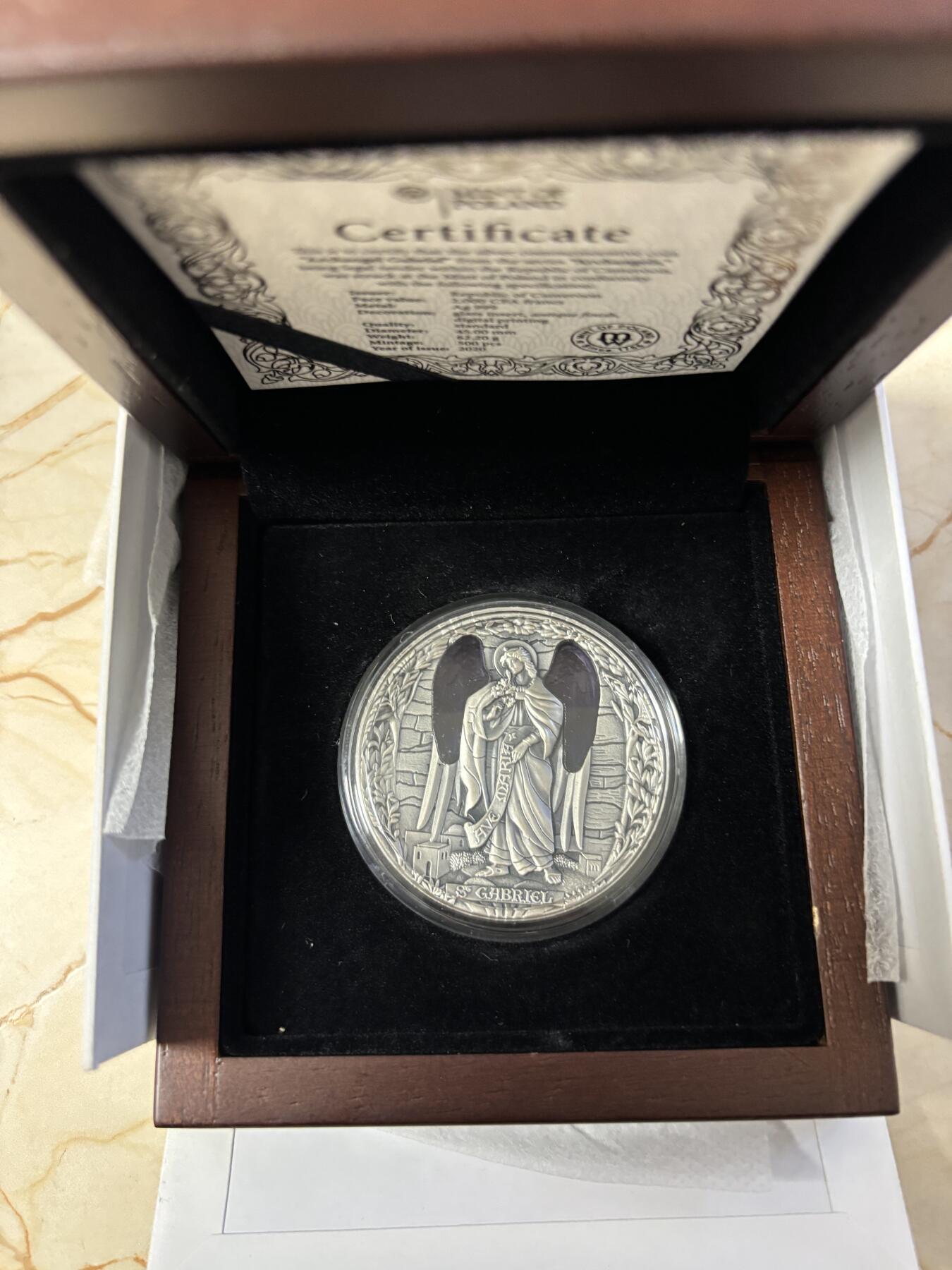 第189期拍卖 喀麦隆2020年天使系列1加百列镶彩玻璃2盎司银币，999银，发行500枚