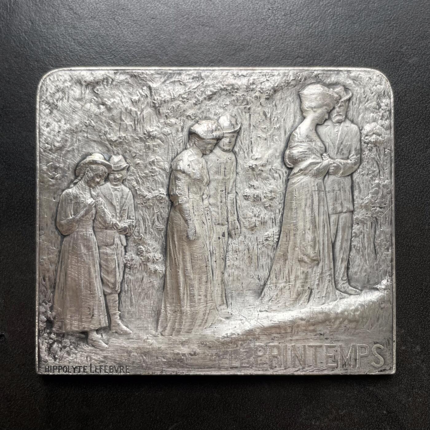 「木头集藏」章牌精品专场！ Hippolyte Lefèbvre～1909年法国SAMF协会51号作品银章：春与冬，法兰西章牌之友协会（SAMF）1909年发行，银章发行量仅45枚。尺寸：68 × 80 mm，230 g，边铭：丰饶角 1ARGENT+火蝾螈+限量编号11，SAMF协会章是法国新艺术章牌最杰出的代表。