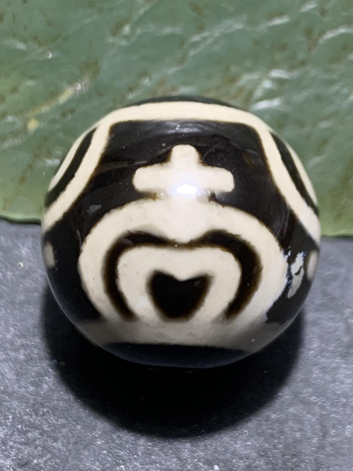 仅此一颗，精品藏传宝瓶天珠一颗