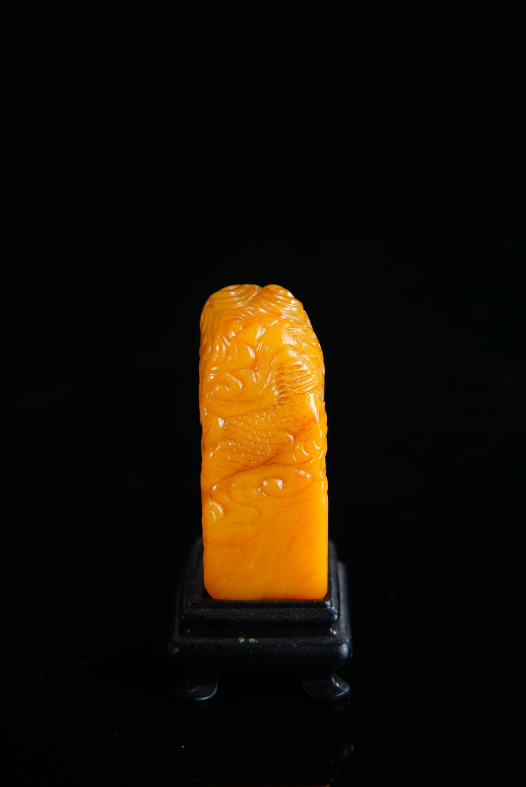 方寸藏珍·寿山田黄印章专场（一） 寿山田黄石《苍龙戏珠》钮章