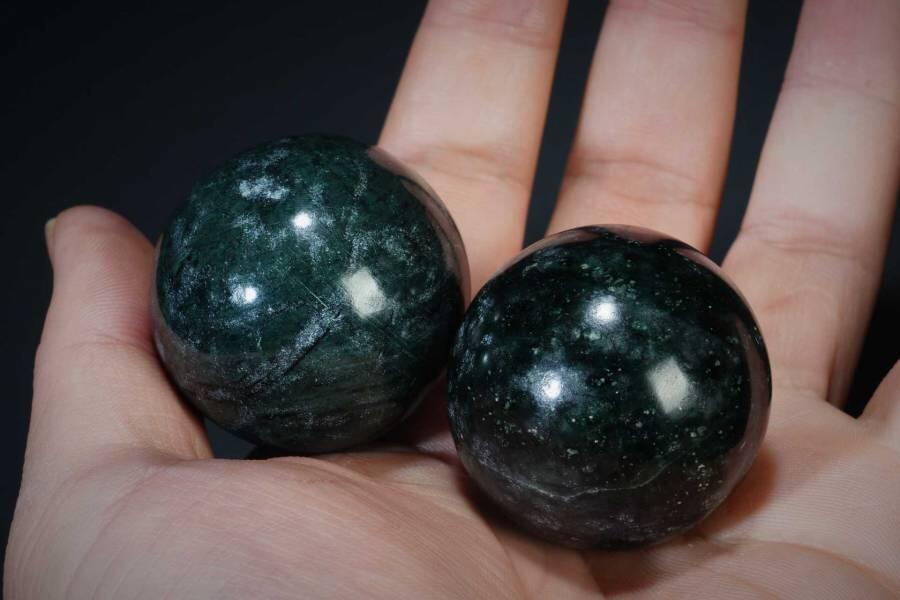 上海都达杂项专场五（全场包邮） 天然蛇纹石保健手球 1对87-286