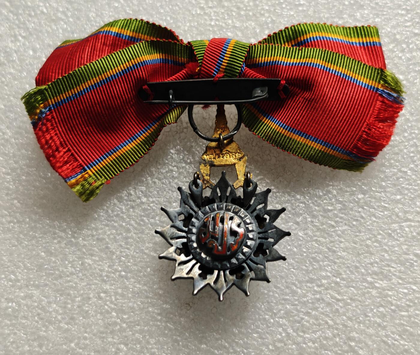 瓶子🏺第226期拍卖会  女版银质泰国皇家白象奖章