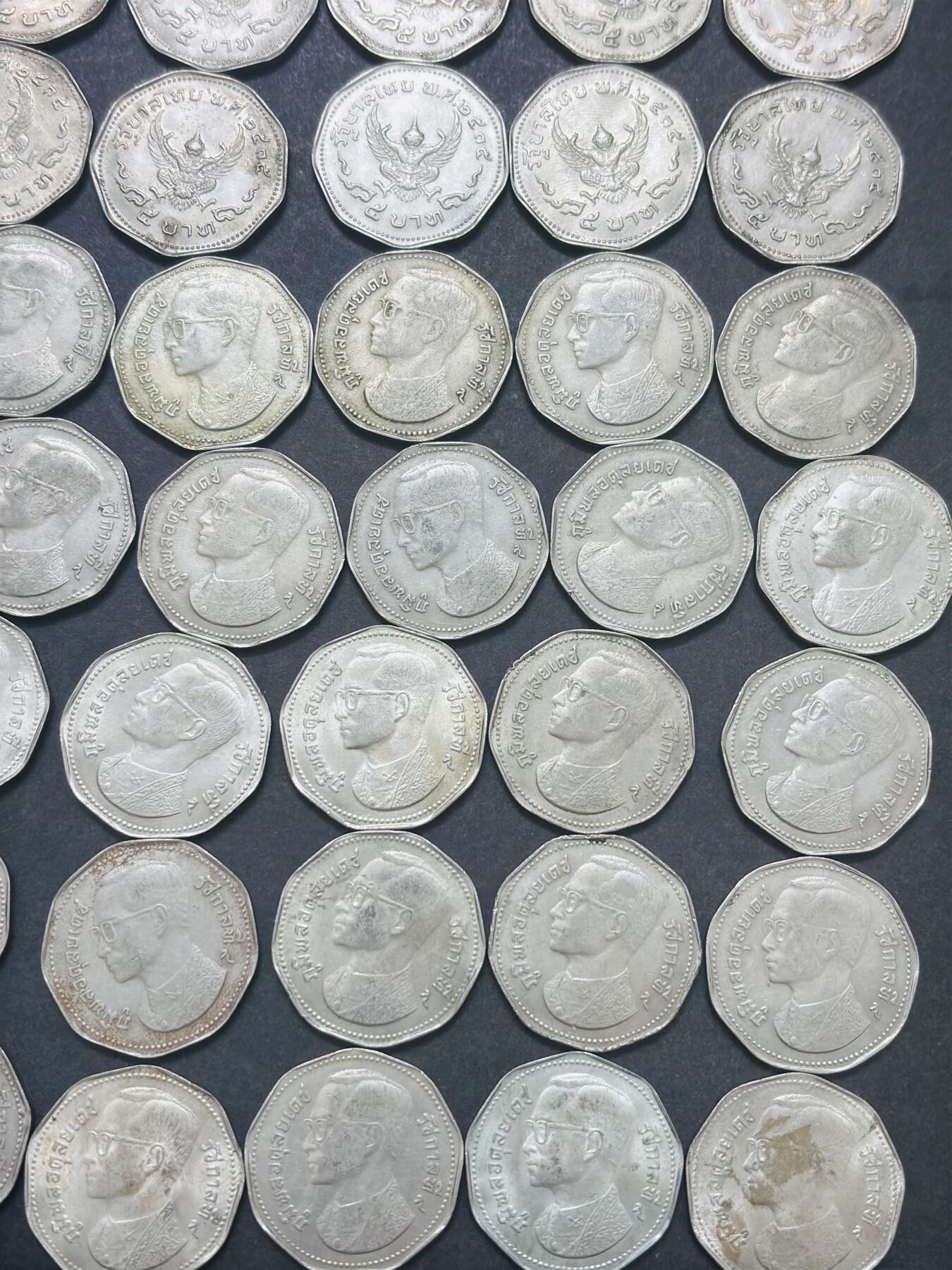 文馨钱币收藏 2026新年第四场（第 290 场）【长期接代拍品】 好品 1972 年老版泰国 5 泰铢一组 50 枚，附带淘宝价格，带光的很多