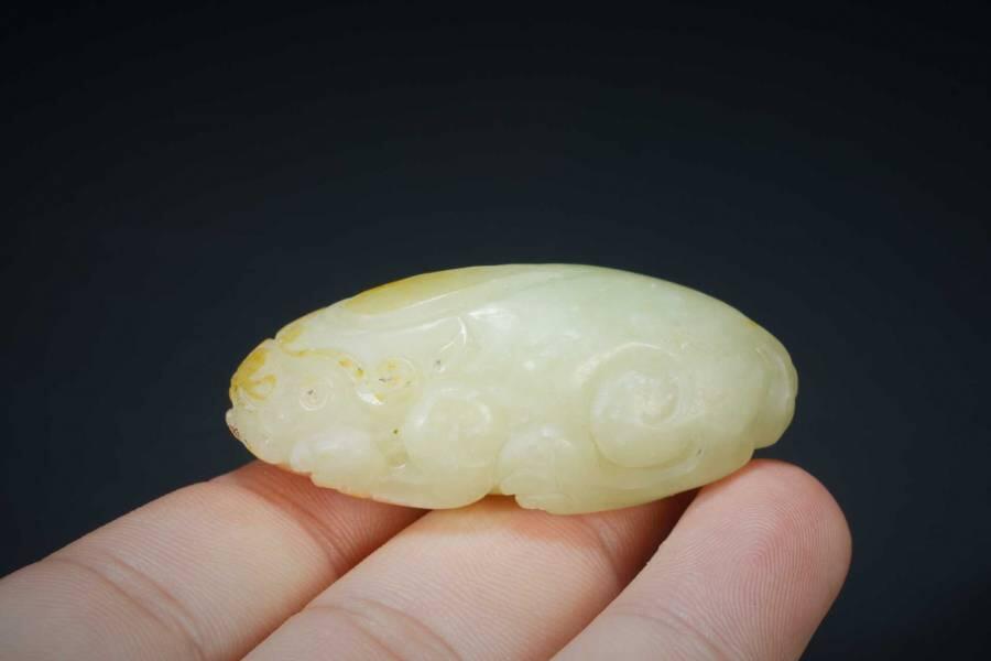 上海都达杂项专场五（全场包邮） 天然和田玉精雕《招财瑞兽》挂件87-67