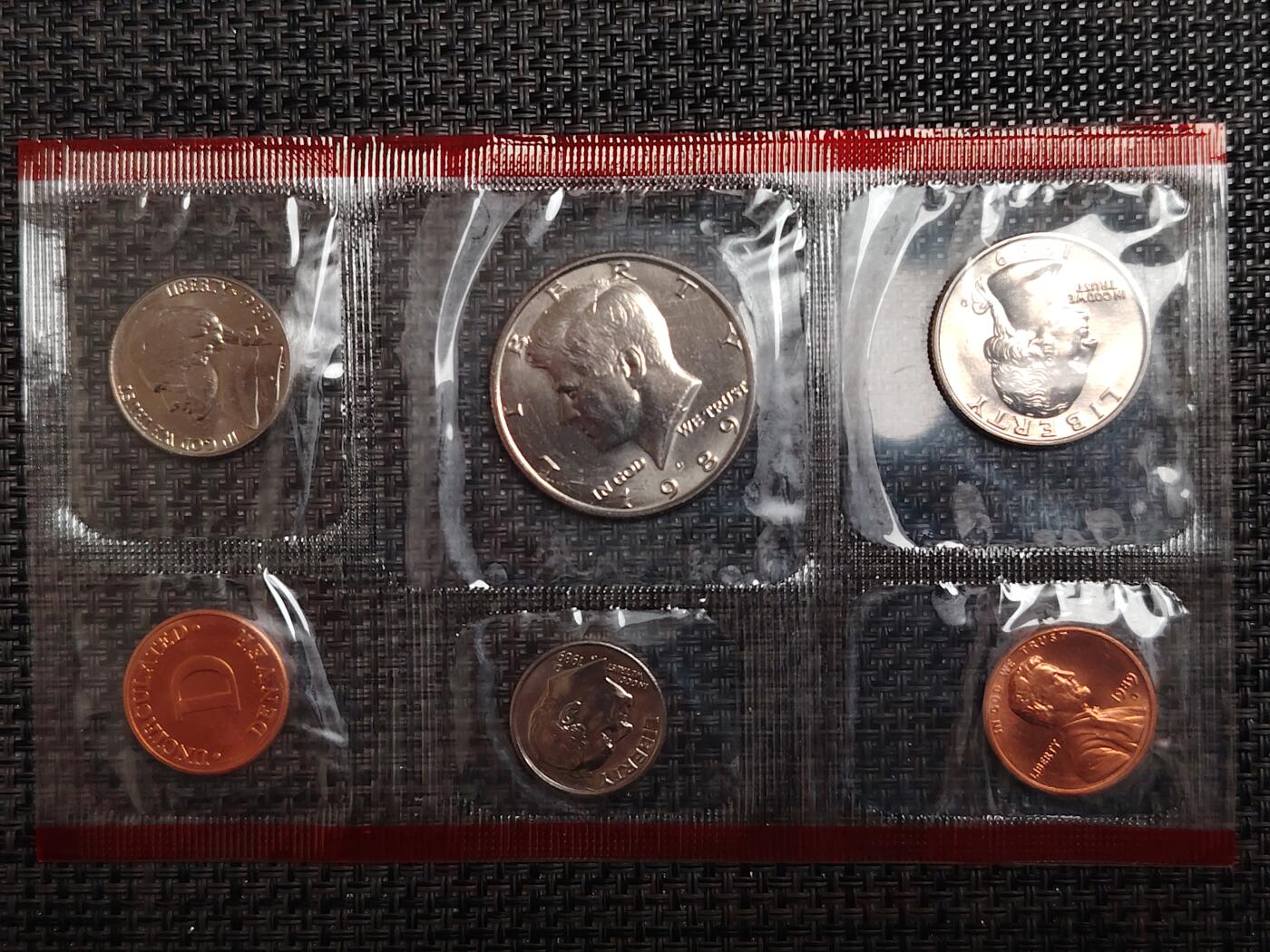 布加迪🐬～世界钱币(上海)🌾第 270 期 /  各国套币和散币 美国🇺🇸 1989年 5枚红边套币+1个章 