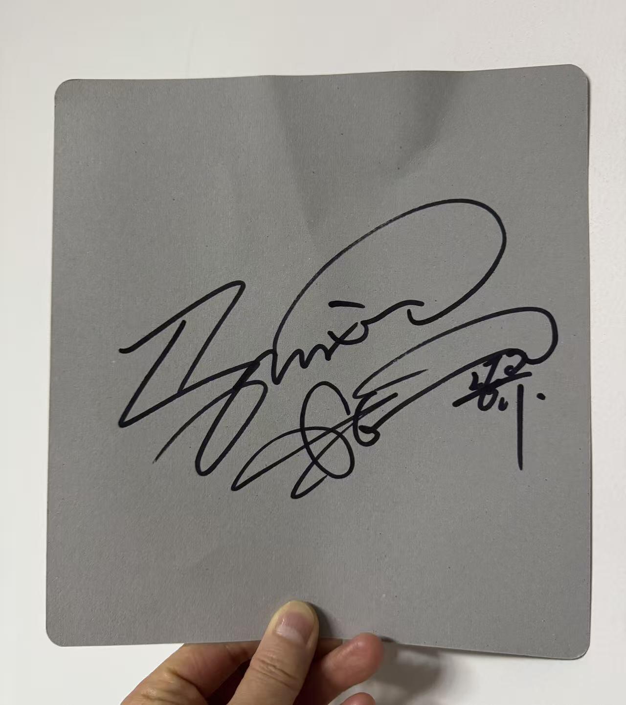 零元拍：想不想玩儿鱿鱼游戏？那就来拍孔刘亲签卡！