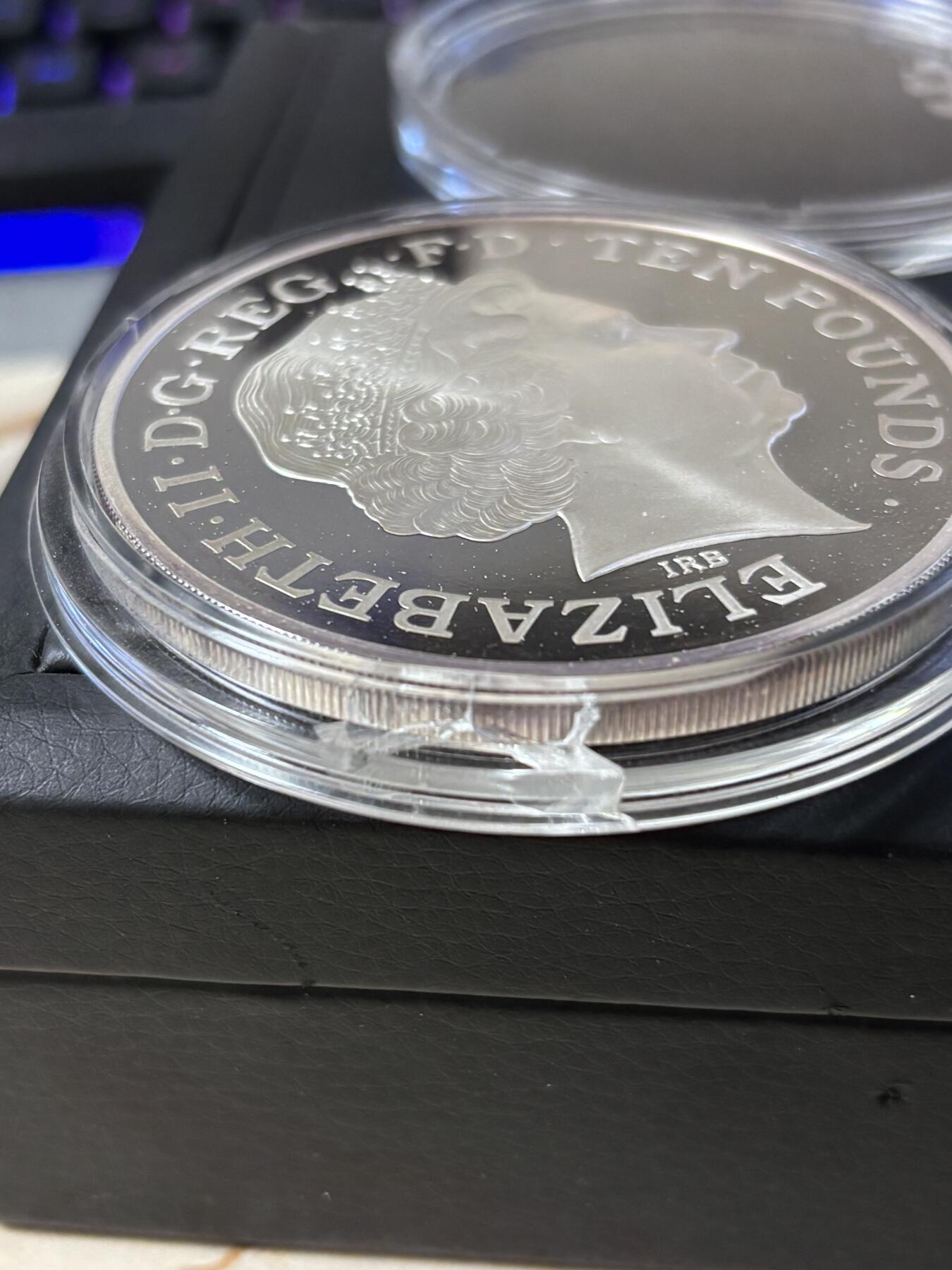 第189期拍卖 英国2013年乔治小王子出生5盎司精制纪念银币，999银，发行1160枚，有氧化，塑料盒有碎