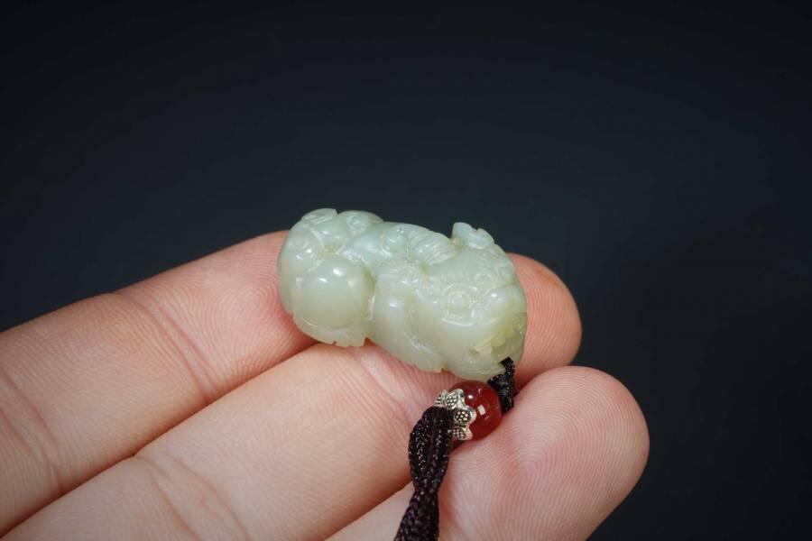 上海都达杂项专场五（全场包邮） 天然和田玉精雕《招财貔貅》挂件87-68