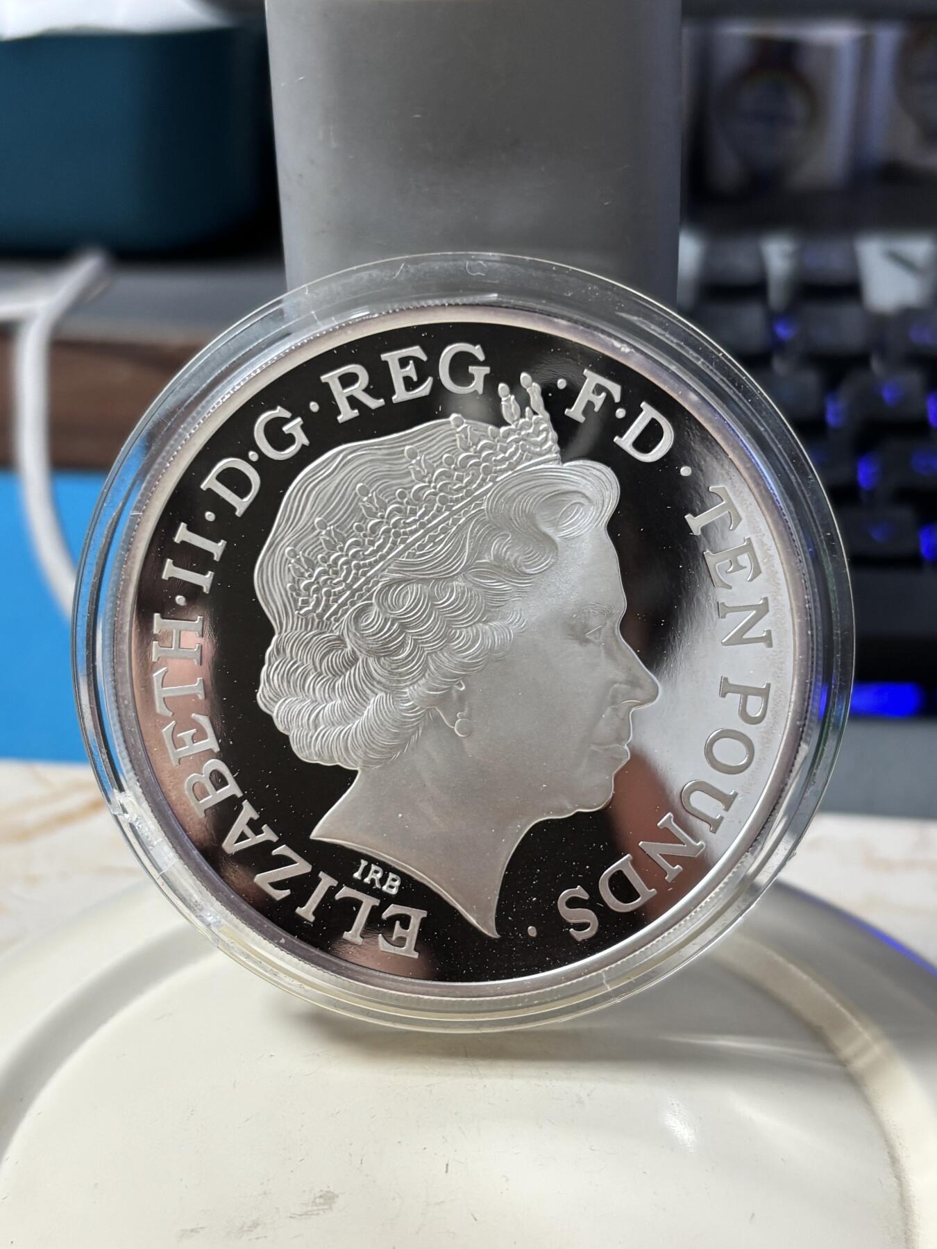 第189期拍卖 英国2013年乔治小王子出生5盎司精制纪念银币，999银，发行1160枚，有氧化，塑料盒有碎