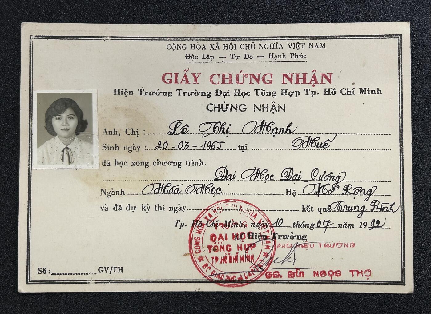 西秦中古拍卖第七十三期 越南胡志明市理工大学早期毕业证 女得主