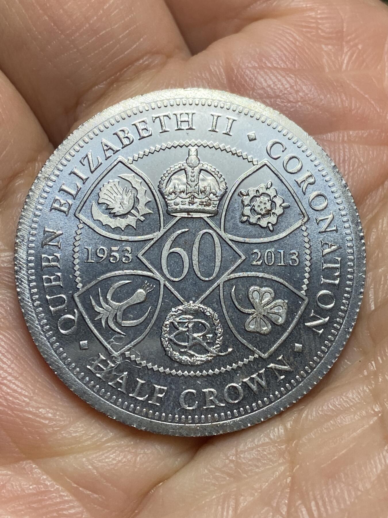 2026年第十三场(总第一百八十二场）外国好品散币场(免佣金) 少见好品–英属特里斯坦和达库尼亚2013年半克朗(伊丽莎白二世加冕60周年纪念币，钢芯镀银材质)