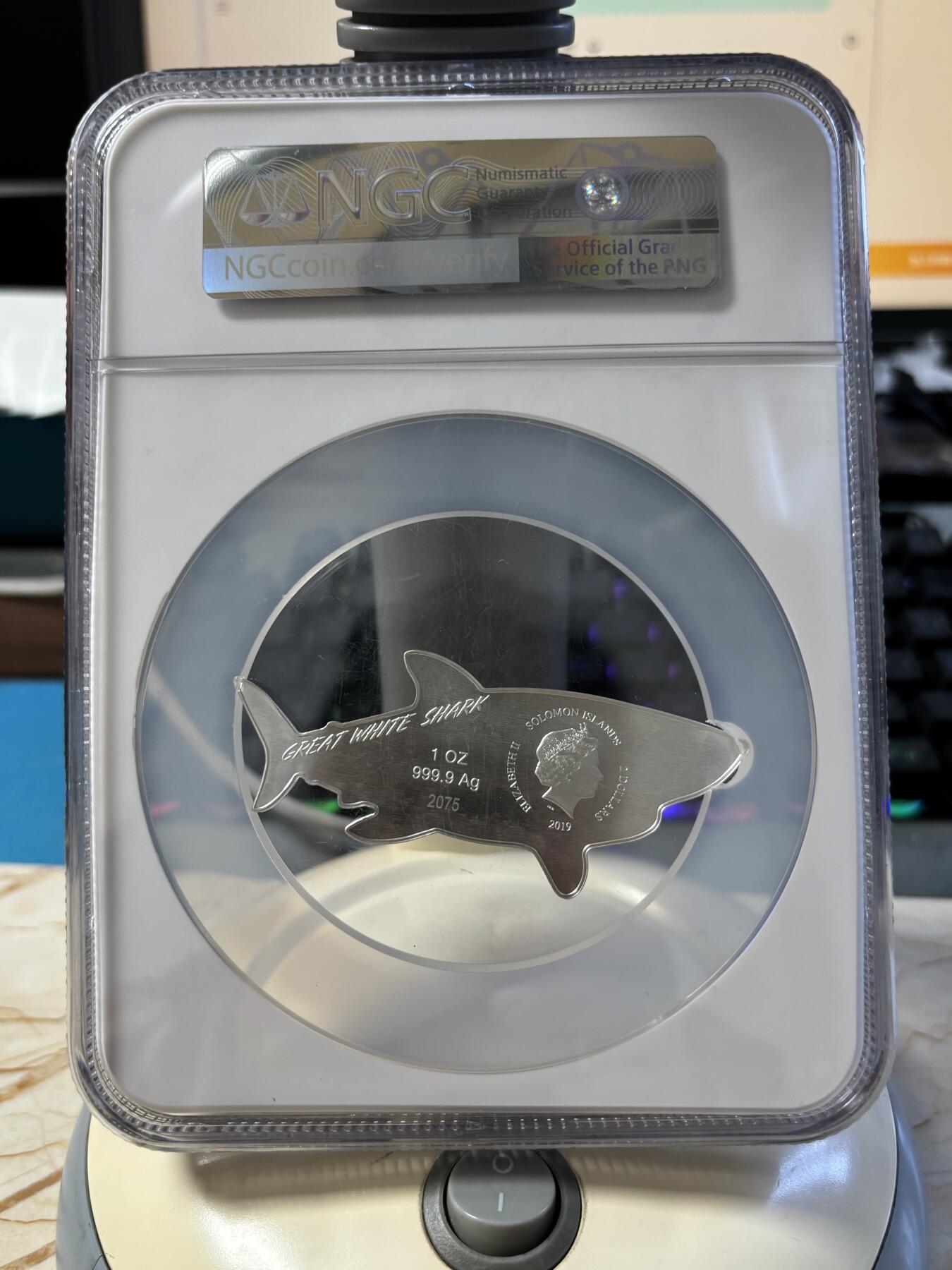 第189期拍卖 所罗门2019年深海猎人系列大白鲨异形银币NGC-PF69无盒无证书，999银，发行2500枚