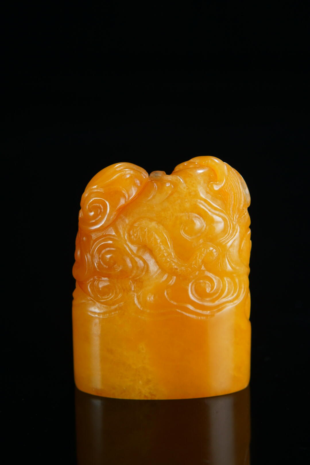 方寸藏珍·寿山田黄印章专场（一） 寿山田黄石《螭龙献宝》椭圆钮章