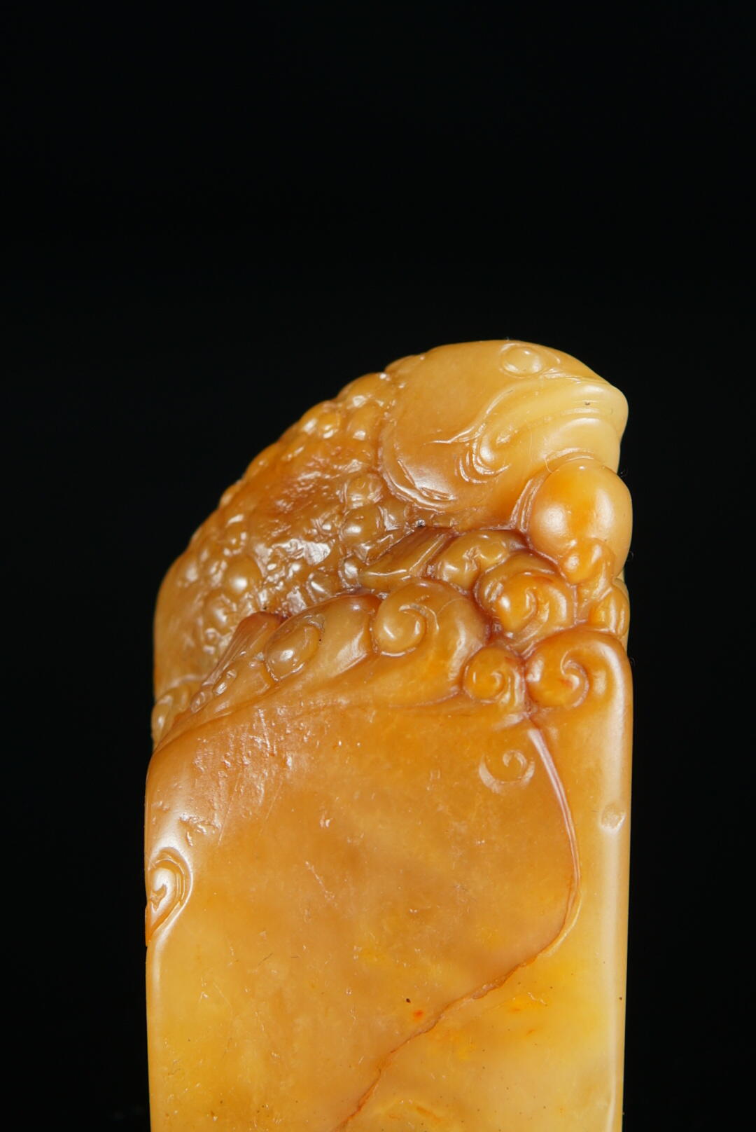 方寸藏珍·寿山田黄印章专场（一） 寿山田黄石《鲤鱼戏珠》钮章