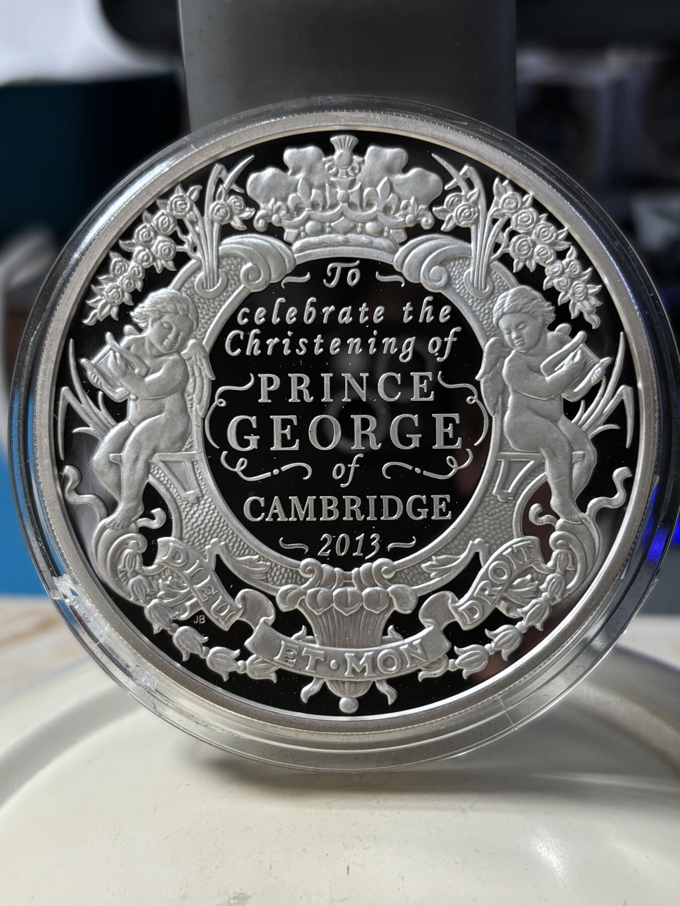 第189期拍卖 英国2013年乔治小王子出生5盎司精制纪念银币，999银，发行1160枚，有氧化，塑料盒有碎