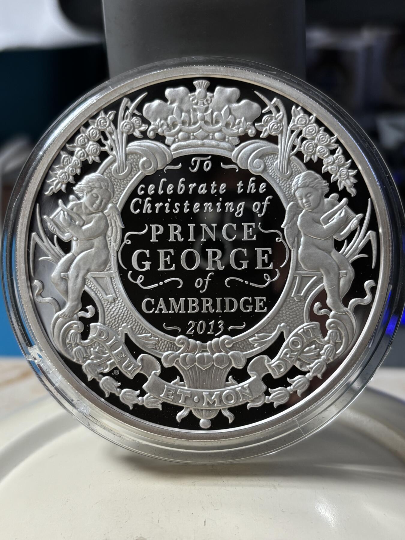 第189期拍卖 英国2013年乔治小王子出生5盎司精制纪念银币，999银，发行1160枚，有氧化，塑料盒有碎