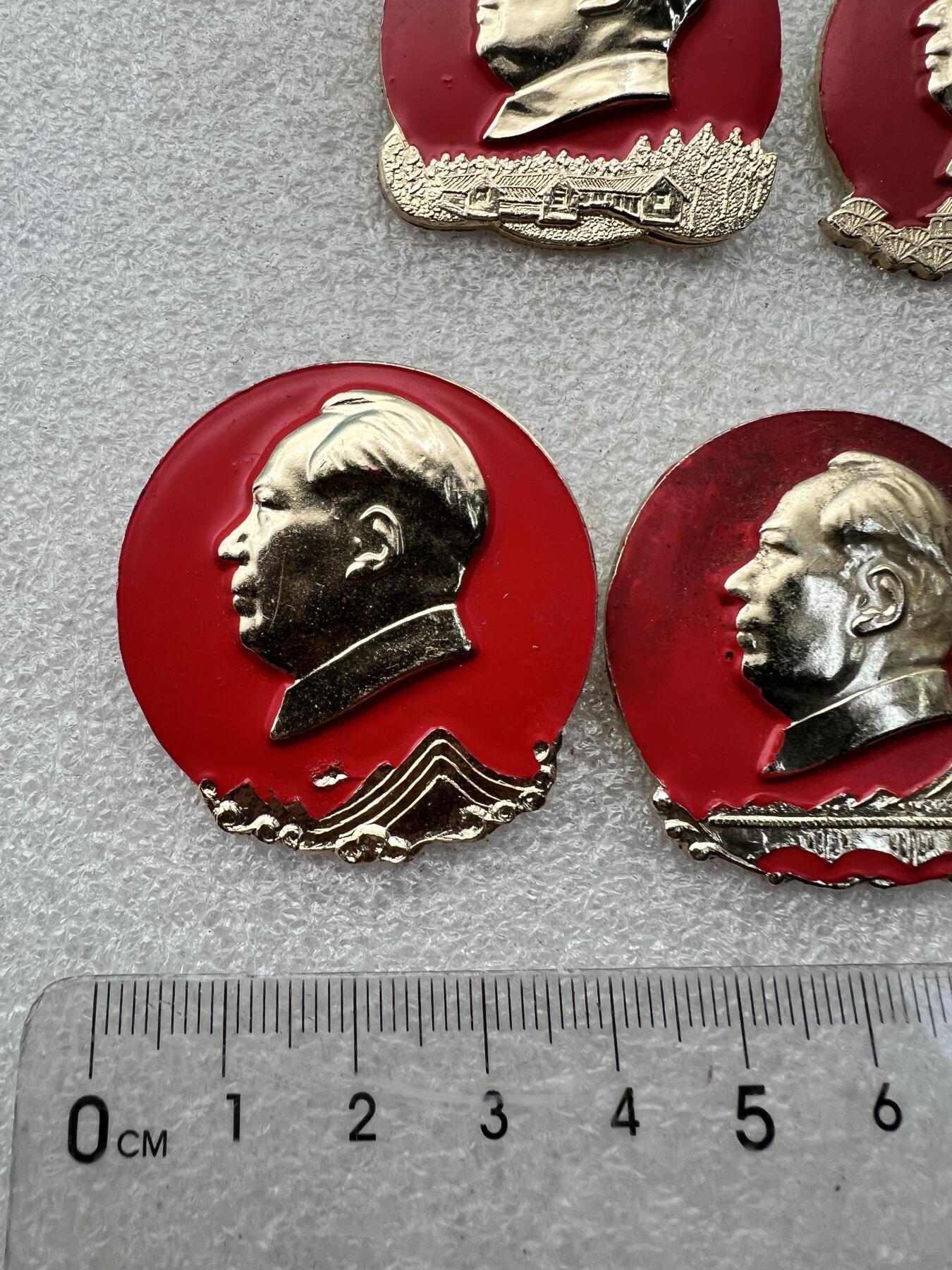 真品毛主席像章、 真品毛主席像章