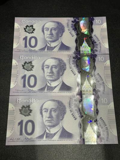 《外钞收藏家》第六百零四期（精品场）（本平台长期征集拍品、欢迎藏友们联系合作） - 加拿大10加元 三张一起 三个签名 全新UNC 其中1张豹子号000