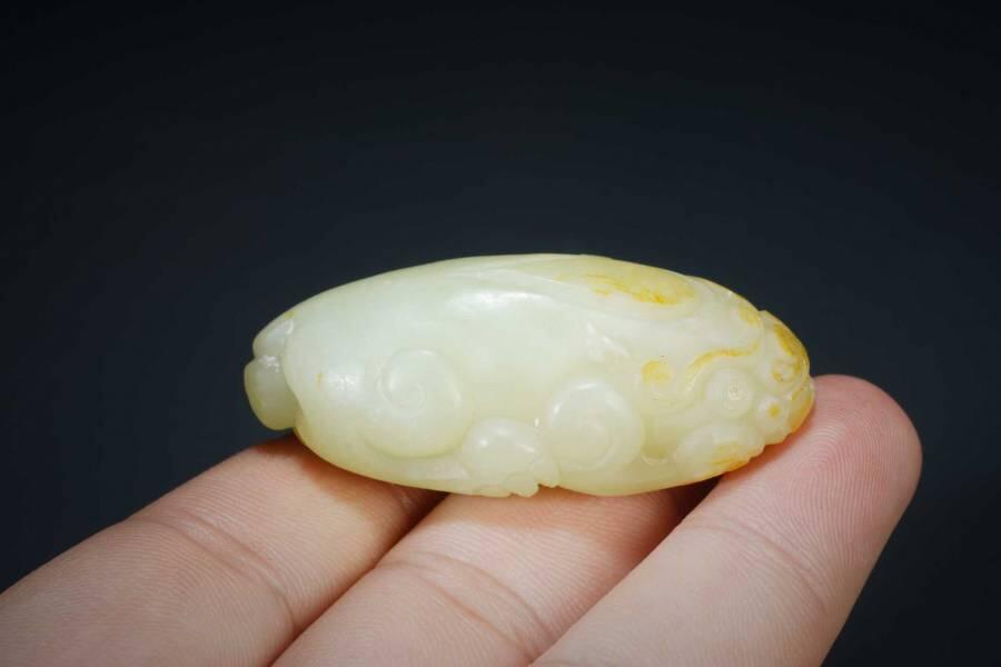 上海都达杂项专场五（全场包邮） 天然和田玉精雕《招财瑞兽》挂件87-67