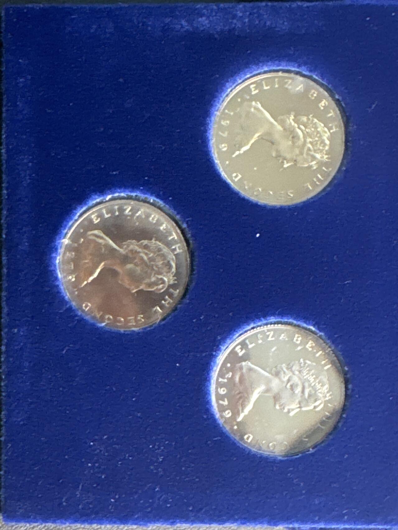 ❤️【币观天下】❤️ 第340期钱币拍卖- 2026.1.23周五晚上6点半场-长期征集拍品 马恩岛（英国）1979年1英镑3枚套三曲腿图镍（流通）/合金（精制）/银（精制）