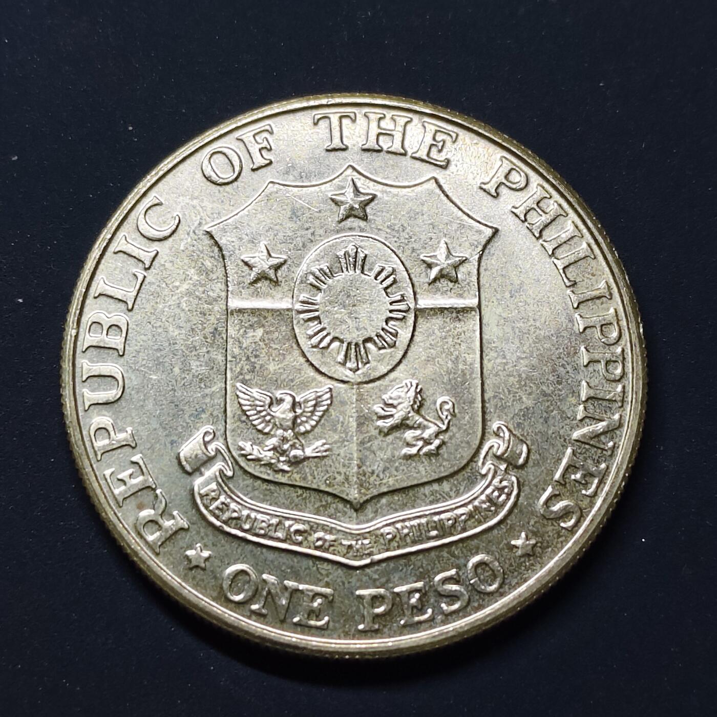 【全场包邮】纯粹捡漏拍497场-持续更新中 菲律宾1967年1比索巴丹日（纪念抗日勇士）25周年纪念银币【38毫米26克90%】