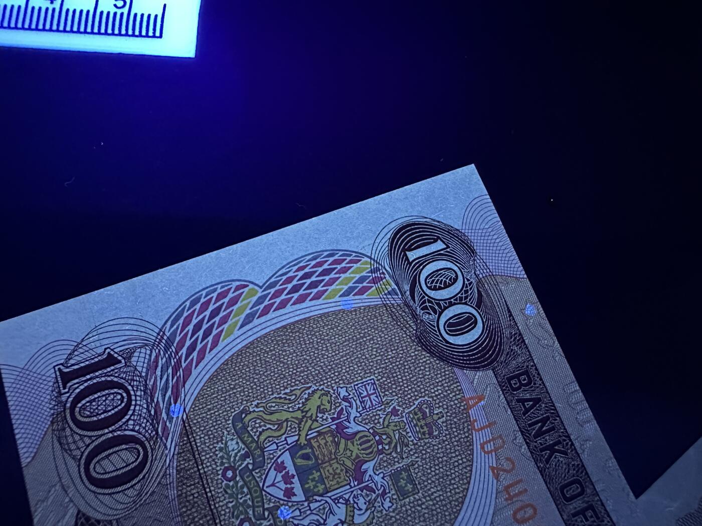 《外钞收藏家》第六百零四期（精品场）（本平台长期征集拍品、欢迎藏友们联系合作） 加拿大景观版50和100加元 三五张一起 全新 100加元边有轻微潮 一张有压印