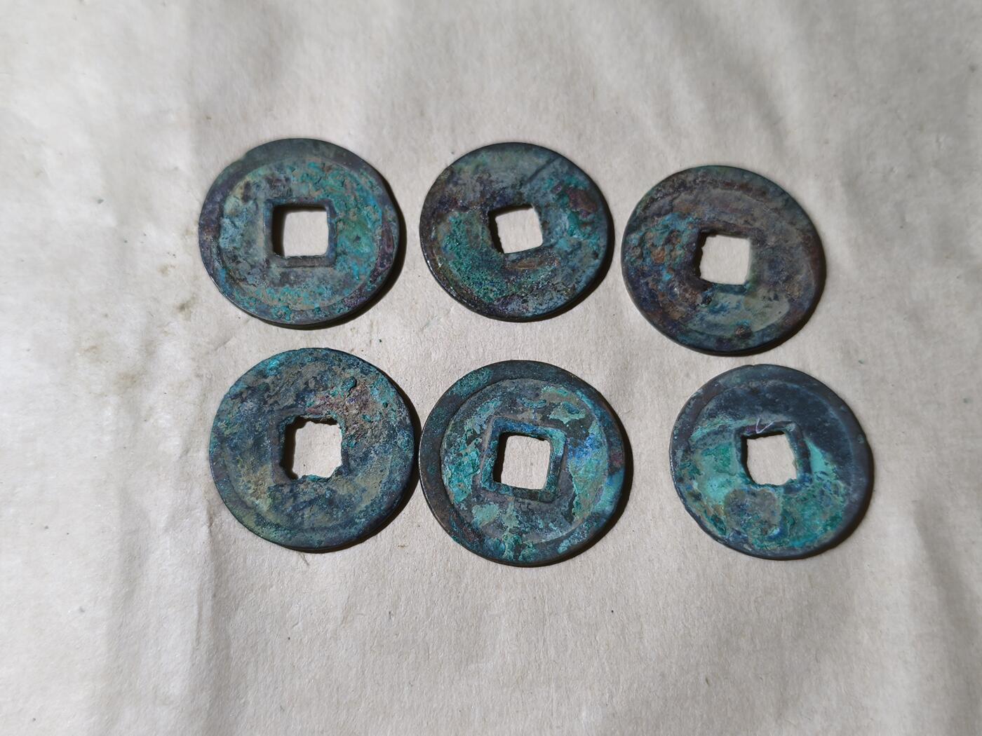 星盘开元福利专场，不直播纯纯放福利（没佣金） 第一组，六枚有一个乾元，有一些小毛病