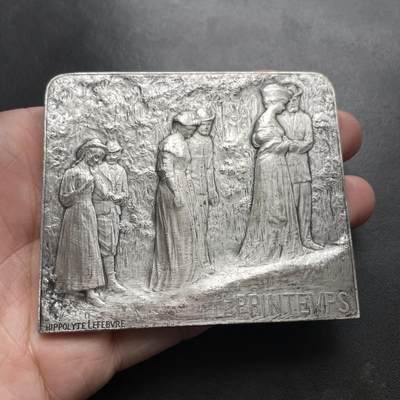 「木头集藏」章牌精品专场！ - Hippolyte Lefèbvre～1909年法国SAMF协会51号作品银章：春与冬，法兰西章牌之友协会（SAMF）1909年发行，银章发行量仅45枚。尺寸：68 × 80 mm，230 g，边铭：丰饶角 1ARGENT+火蝾螈+限量编号11，SAMF协会章是法国新艺术章牌最杰出的代表。