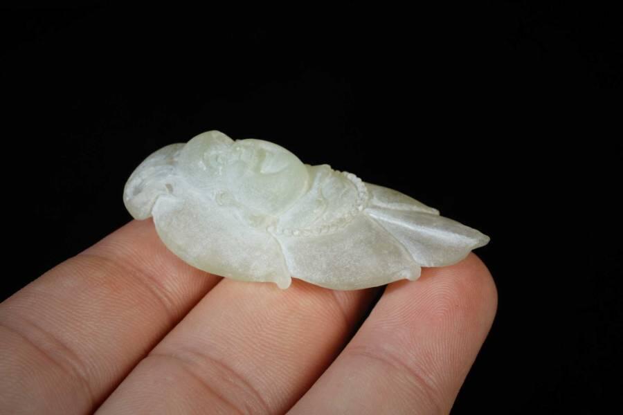 上海都达杂项专场五（全场包邮） 天然和田玉精雕《芭蕉弥勒》挂件87-66