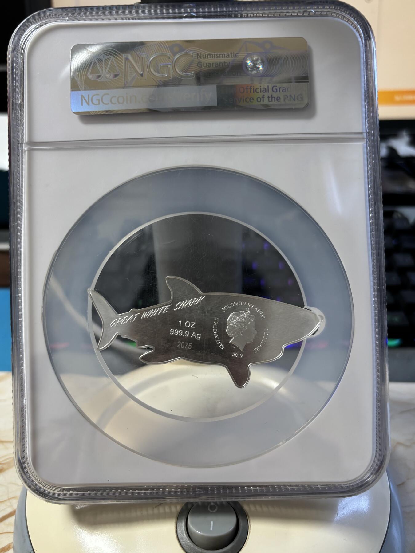 第189期拍卖 所罗门2019年深海猎人系列大白鲨异形银币NGC-PF69无盒无证书，999银，发行2500枚
