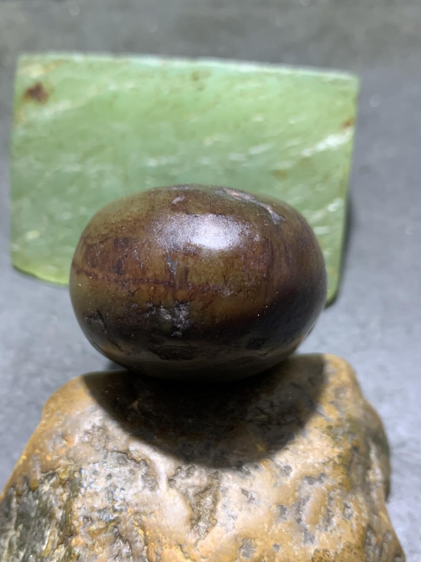 精美新疆和田玉独籽原石一颗，