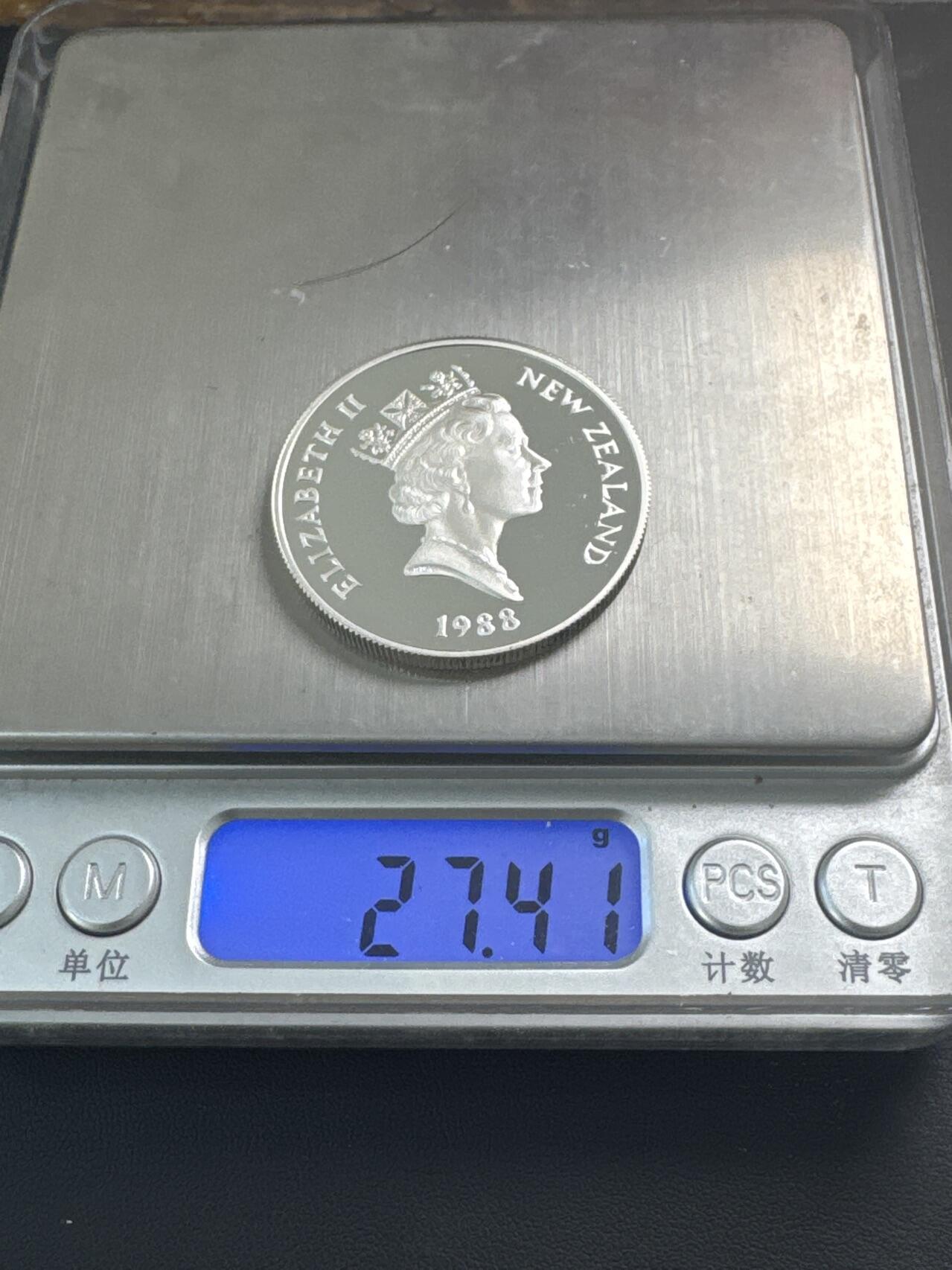 ❤️【币观天下】❤️ 第340期钱币拍卖- 2026.1.23周五晚上6点半场-长期征集拍品 新西兰1988年黄嘴企鹅纪念银币27.216克