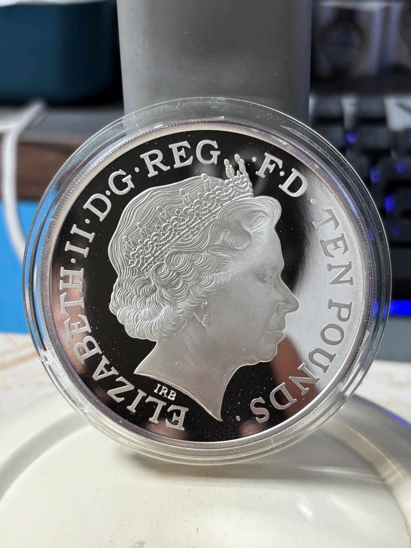 第189期拍卖 英国2013年乔治小王子出生5盎司精制纪念银币，999银，发行1160枚，有氧化，塑料盒有碎