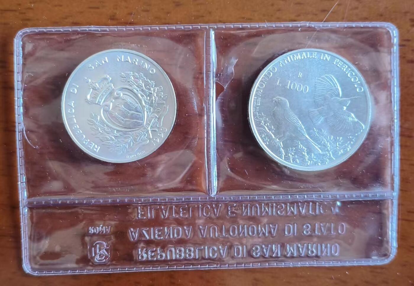 ❤️【币观天下】❤️ 第340期钱币拍卖- 2026.1.23周五晚上6点半场-长期征集拍品 圣马力诺1993年隼和猫鼬纪念套装原盒证 含纯银21.38克