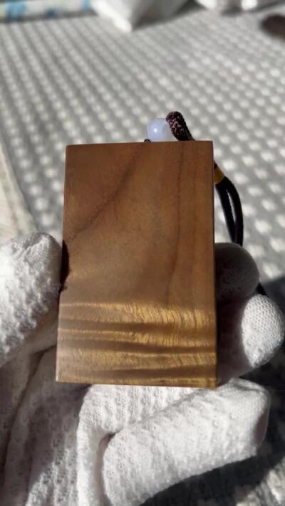 零元拍：B21金丝楠平安无事牌，满水波香喷喷的小金砖，金光闪闪，69/44/14MM