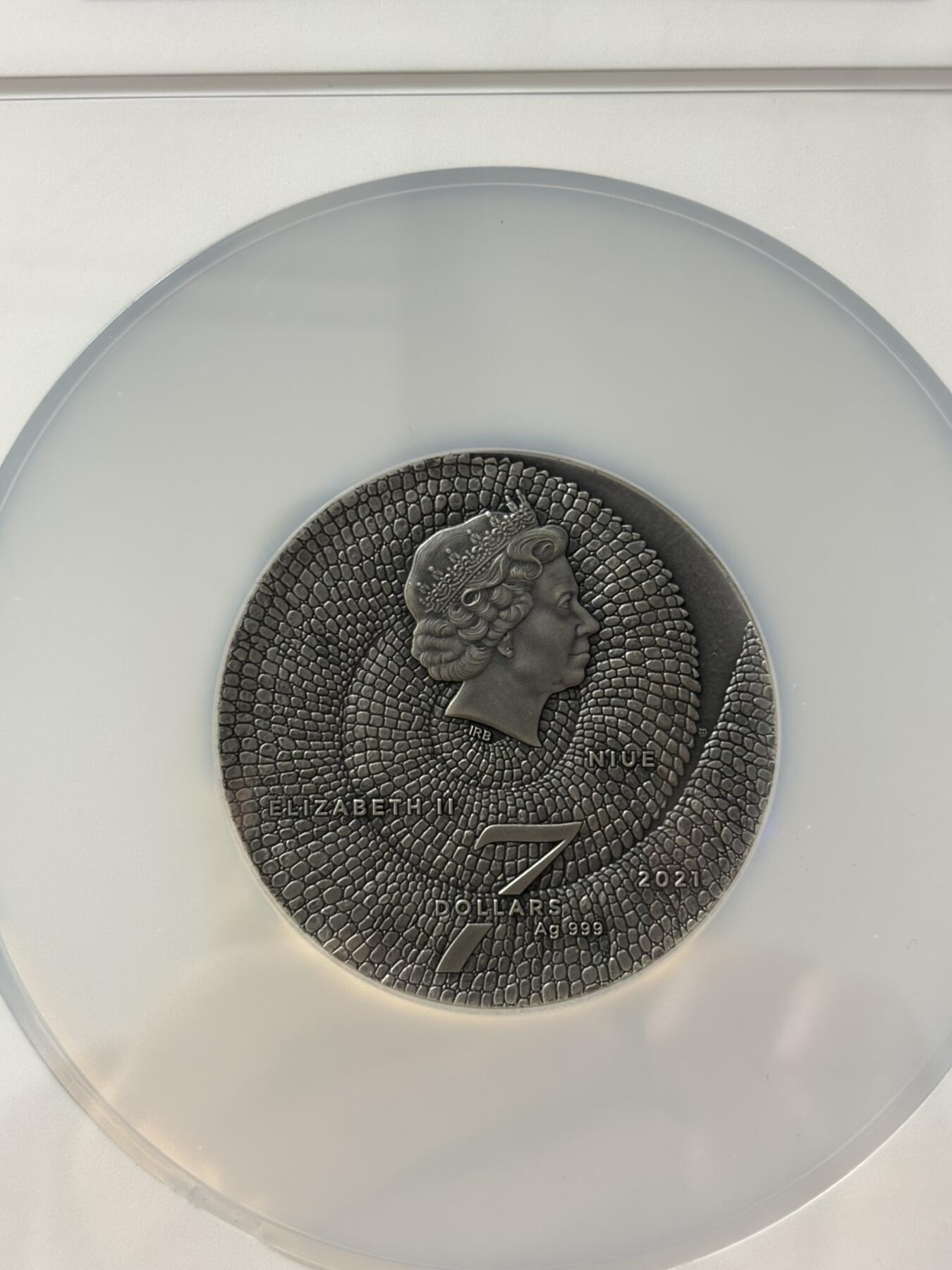 第189期拍卖 纽埃2021年神奇动物系列变色龙3盎司彩色珐琅银币NGC-MS70无盒无证书，999银，3盎司，发行421枚